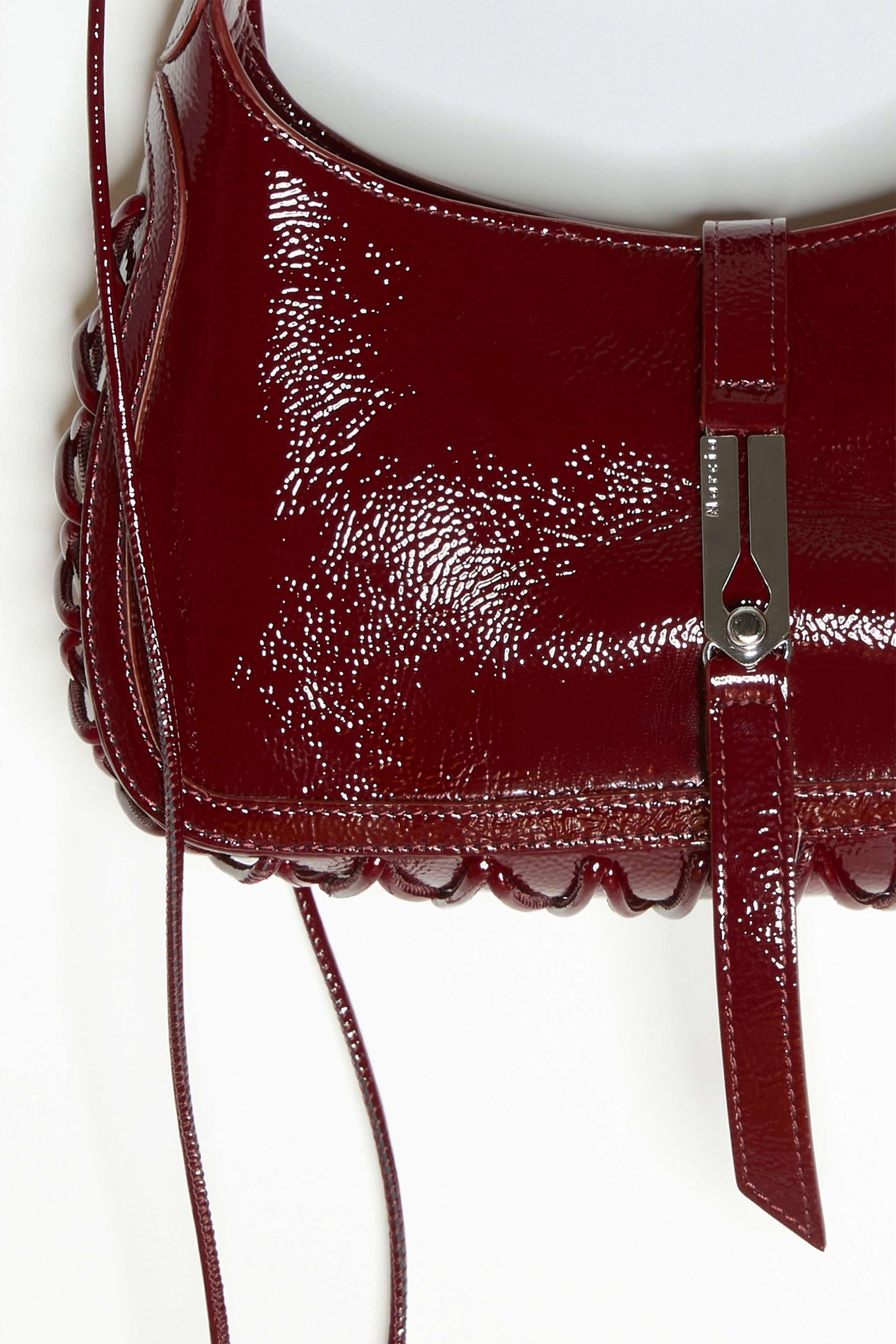 HEARTBREAKER BAG in glossy cherry red