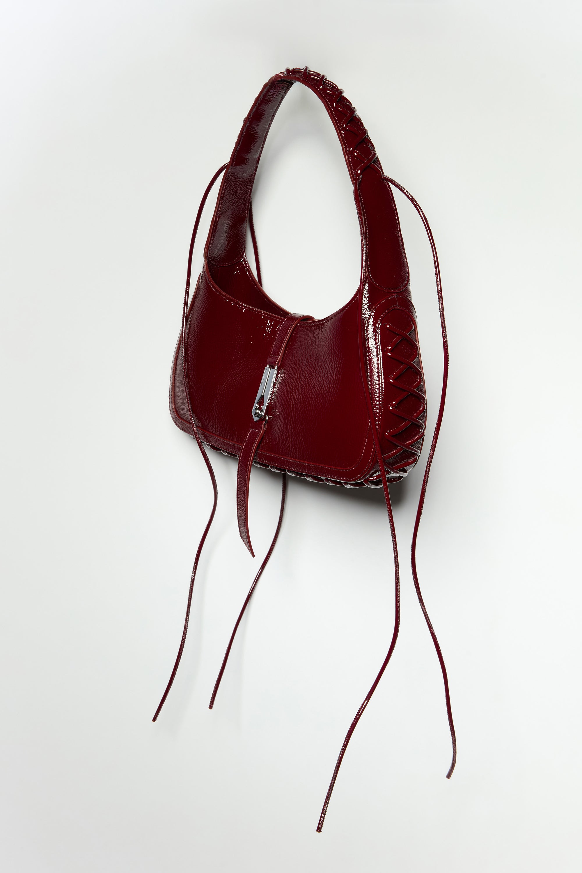 HEARTBREAKER BAG in glossy cherry red